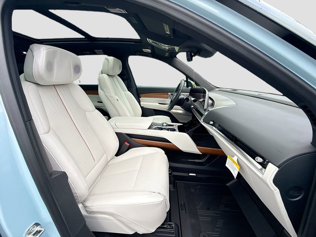 New 2026 Cadillac Vistiq Sport w/ LPO, Floor Liner Package image 31