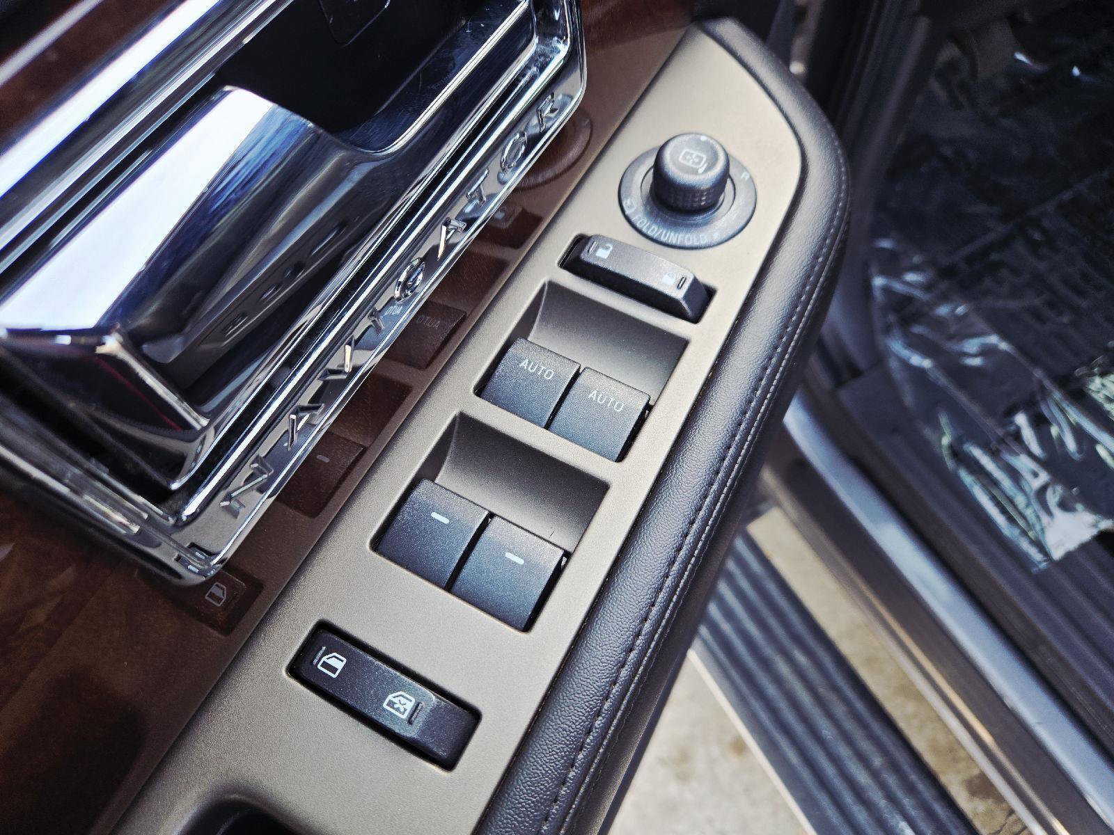 Used 2012 Lincoln Navigator 4WD image 44