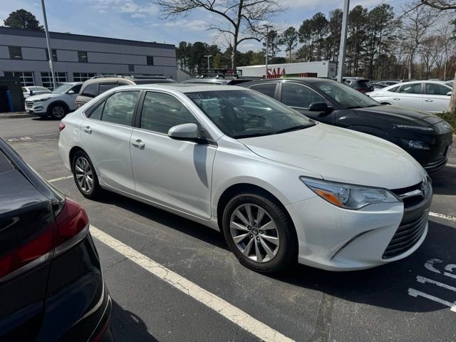 Used 2017 Toyota Camry XLE w/ Moonroof Package image 11