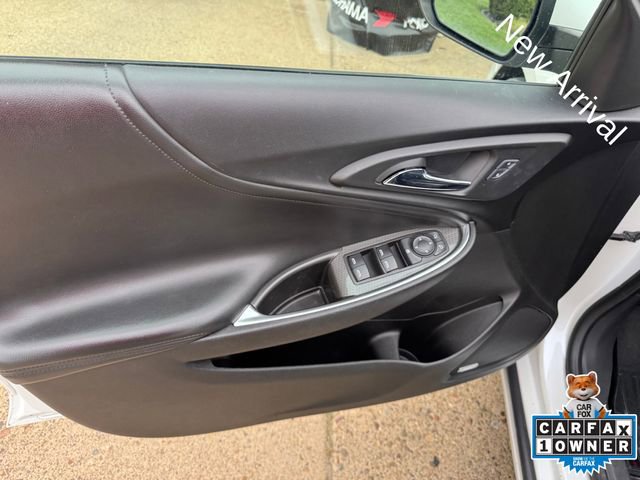 Used 2016 Chevrolet Malibu LT w/ Leather Package FWD image 4