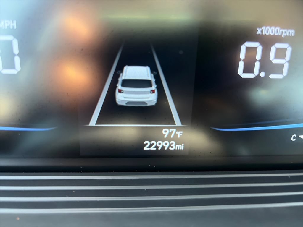 Used 2025 Hyundai Venue Limited FWD image 17