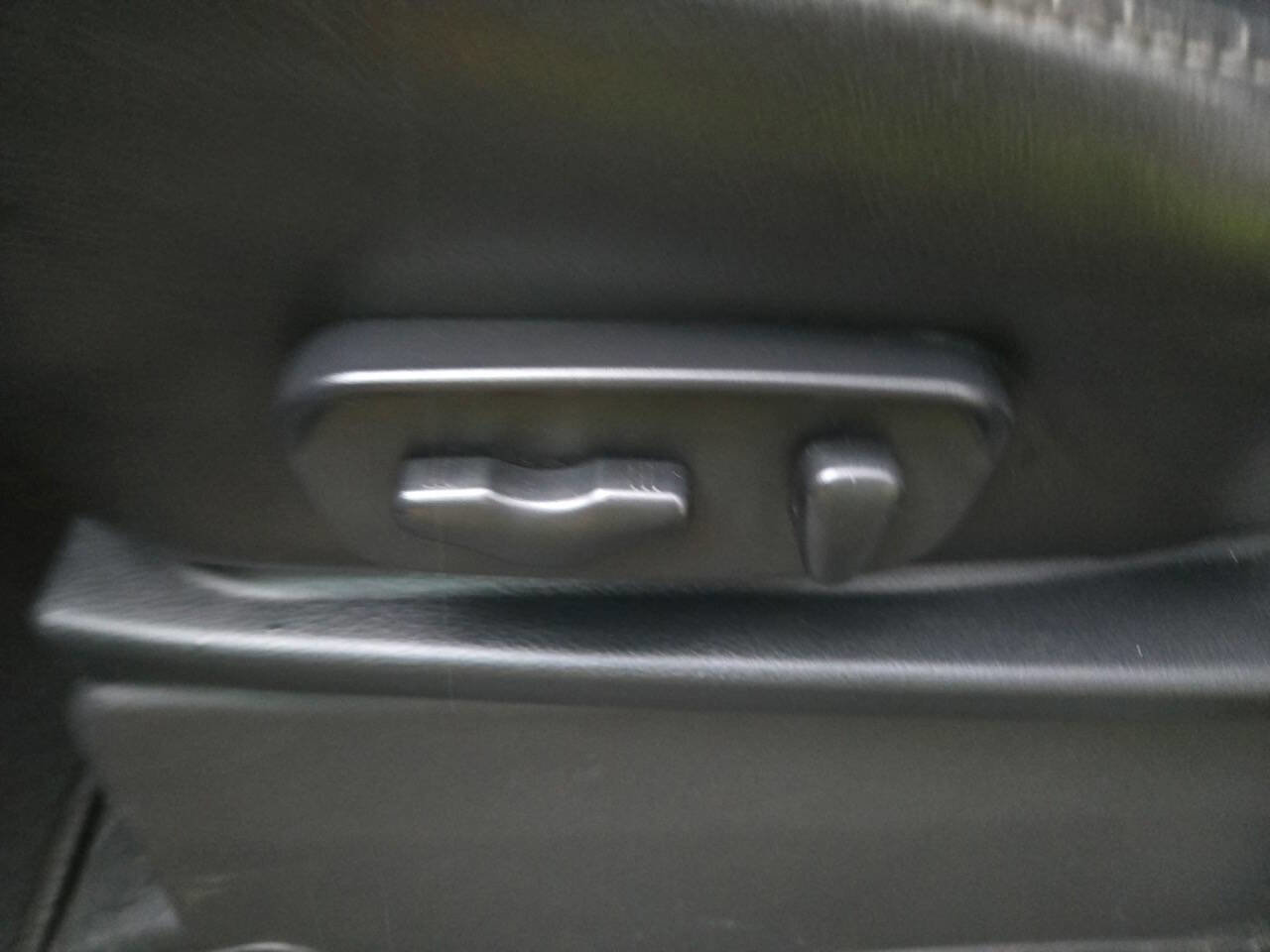 Used 2010 Nissan Armada Platinum image 38