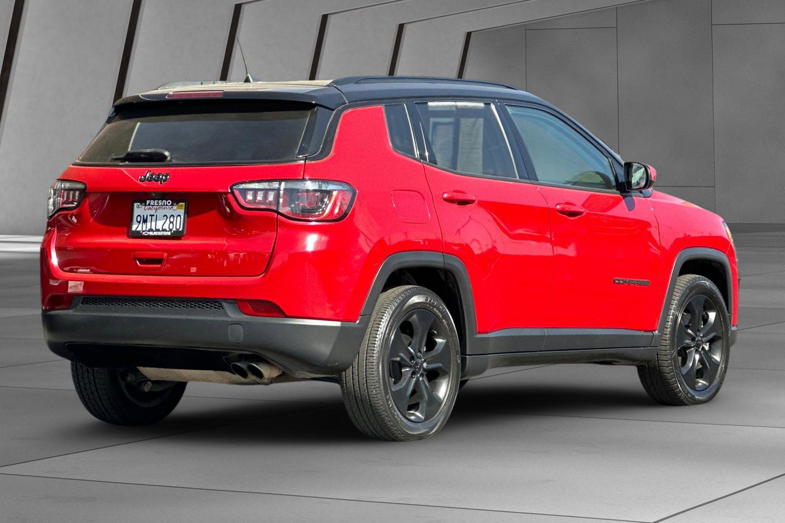 Used 2021 Jeep Compass Latitude image 4