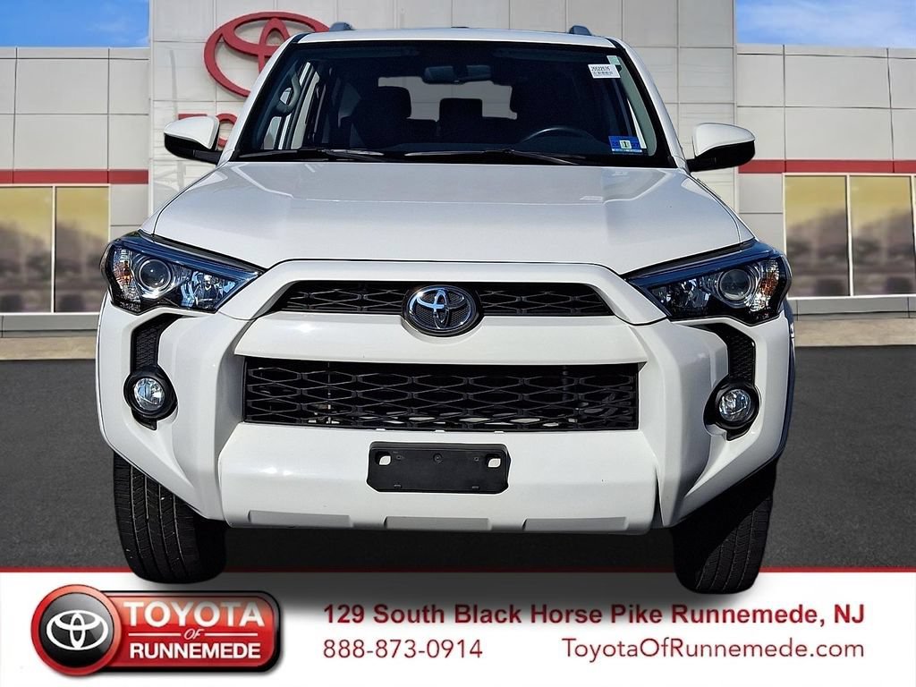 Used 2018 Toyota 4Runner SR5 AWD/4WD image 2