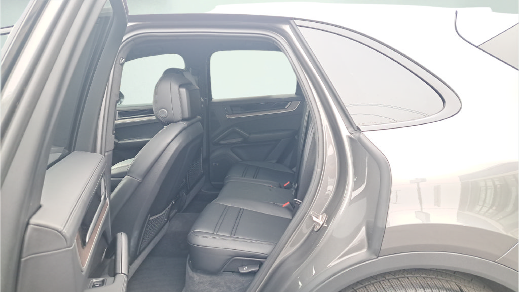 Used 2024 Porsche Cayenne S AWD/4WD image 12