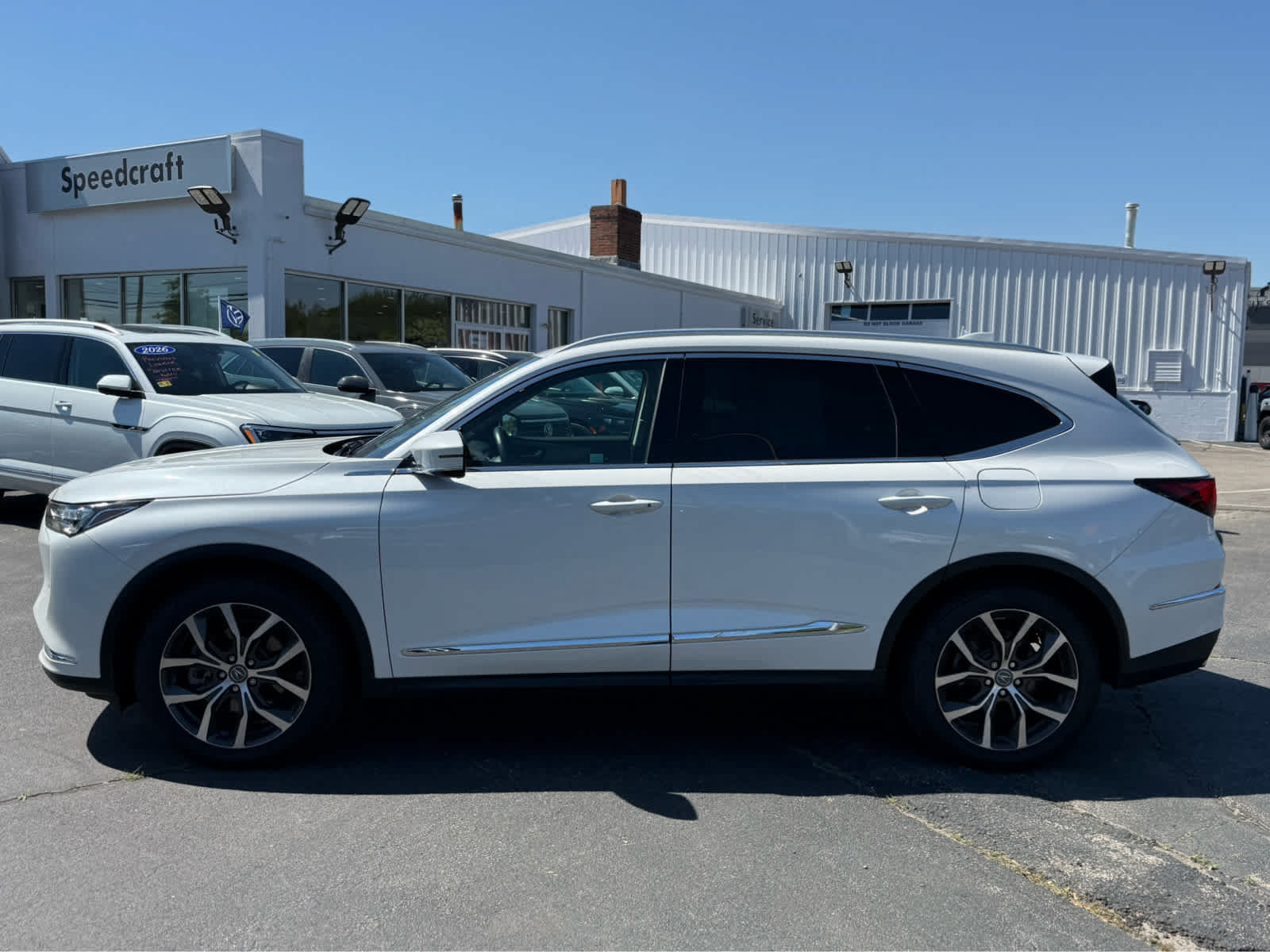 Used 2023 Acura MDX SH-AWD w/ Technology Package image 4