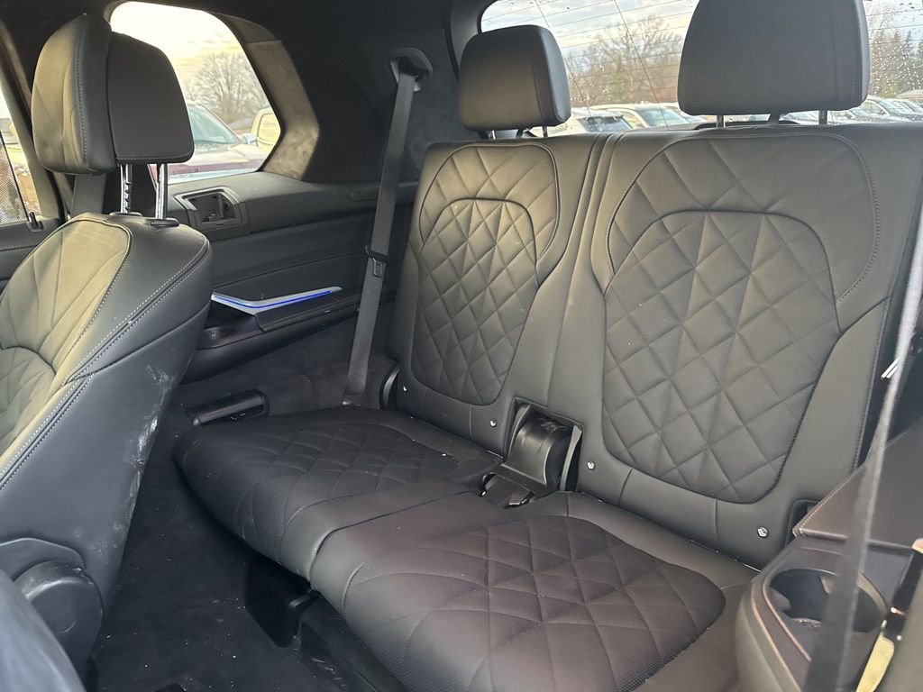 Used 2024 BMW X7 xDrive40i w/ Premium Package image 16