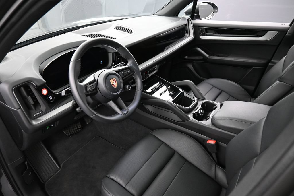 Certified 2026 Porsche Cayenne AWD/4WD image 4