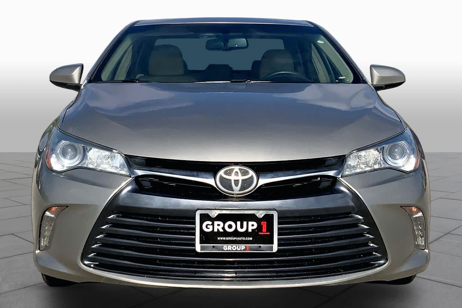 Used 2017 Toyota Camry XLE w/ Moonroof Package FWD image 4