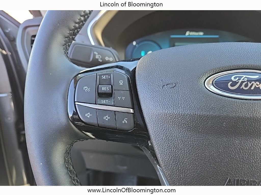 Used 2025 Ford Escape Platinum w/ Premium Technology Package image 19