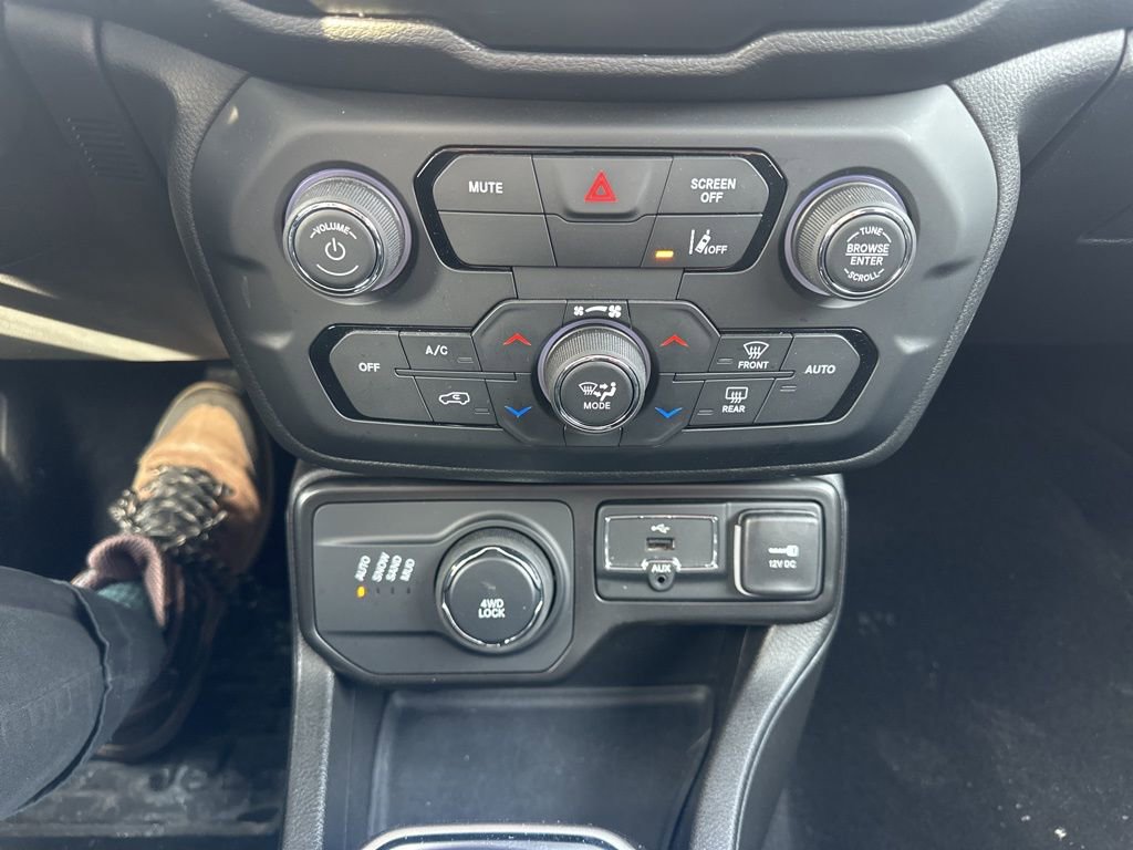 Used 2022 Jeep Renegade Latitude w/ Convenience Group image 23
