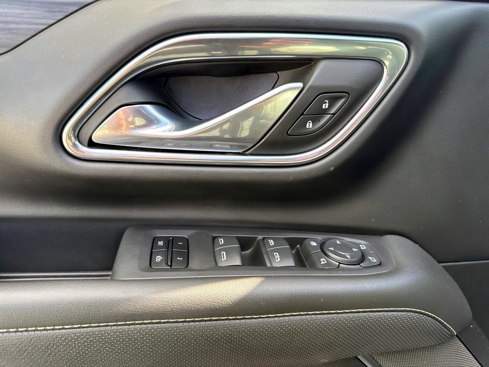 Certified 2023 GMC Yukon SLT w/ SLT Luxury Package image 12