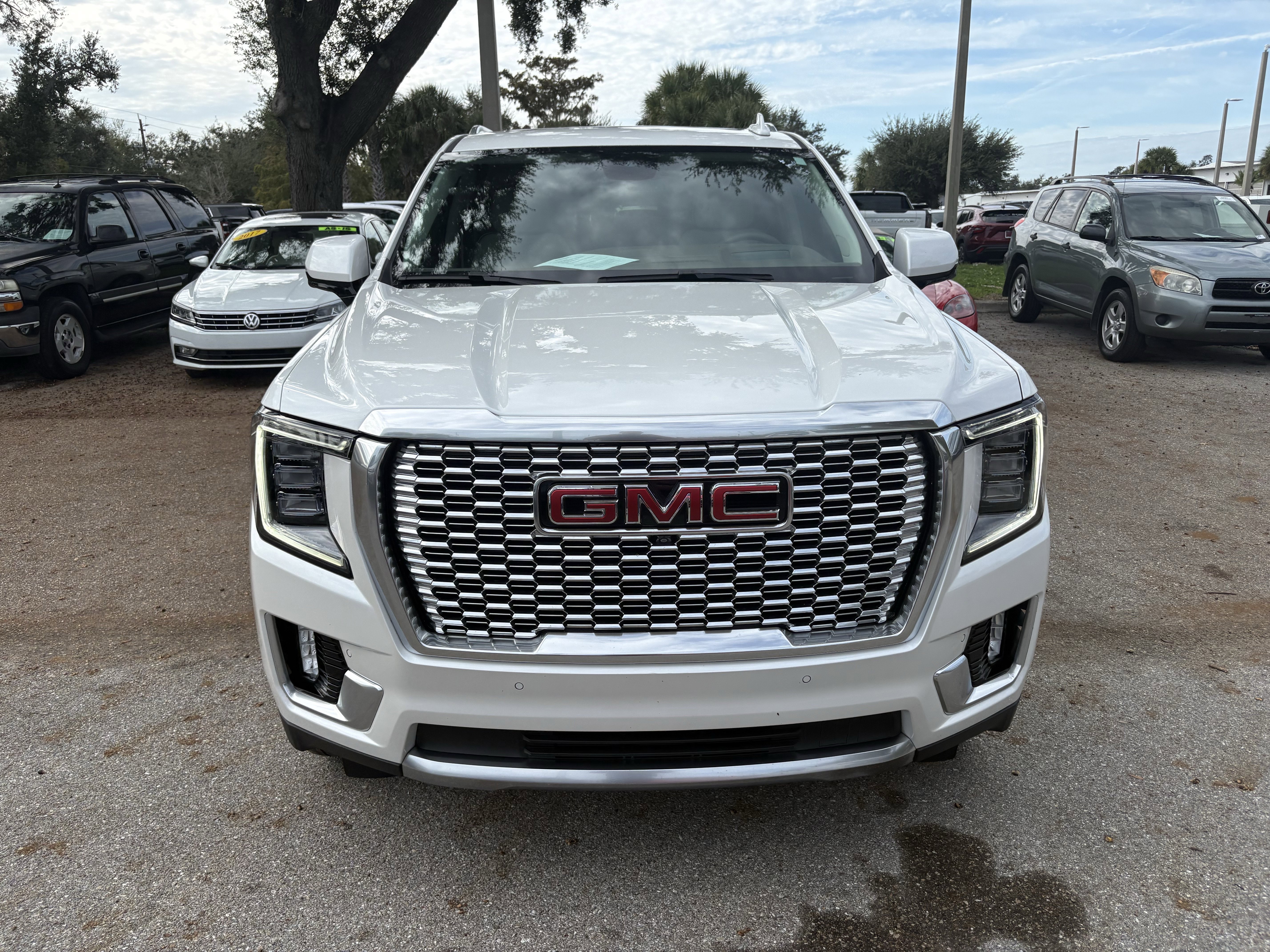 Used 2024 GMC Yukon Denali image 2