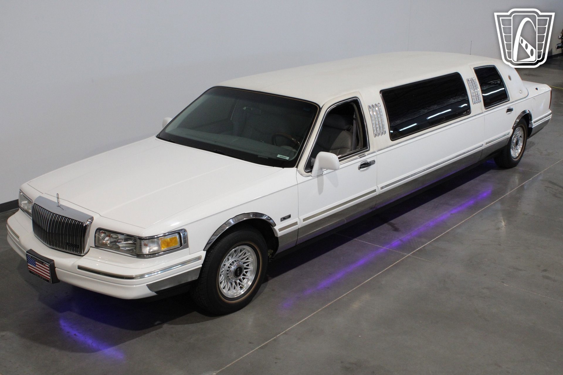 Used 1996 Lincoln Town Car Executive image 24