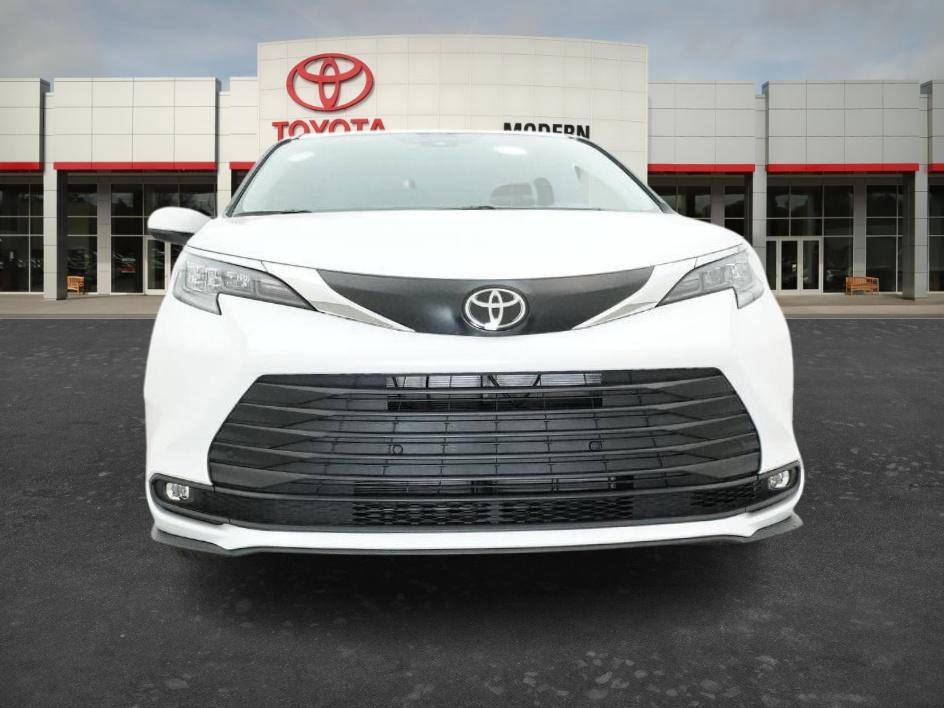 New 2026 Toyota Sienna XLE FWD image 4