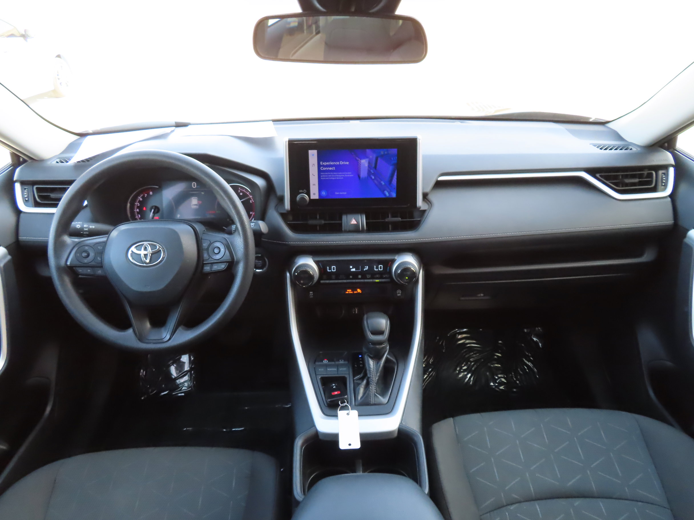 Used 2024 Toyota RAV4 XLE FWD image 17