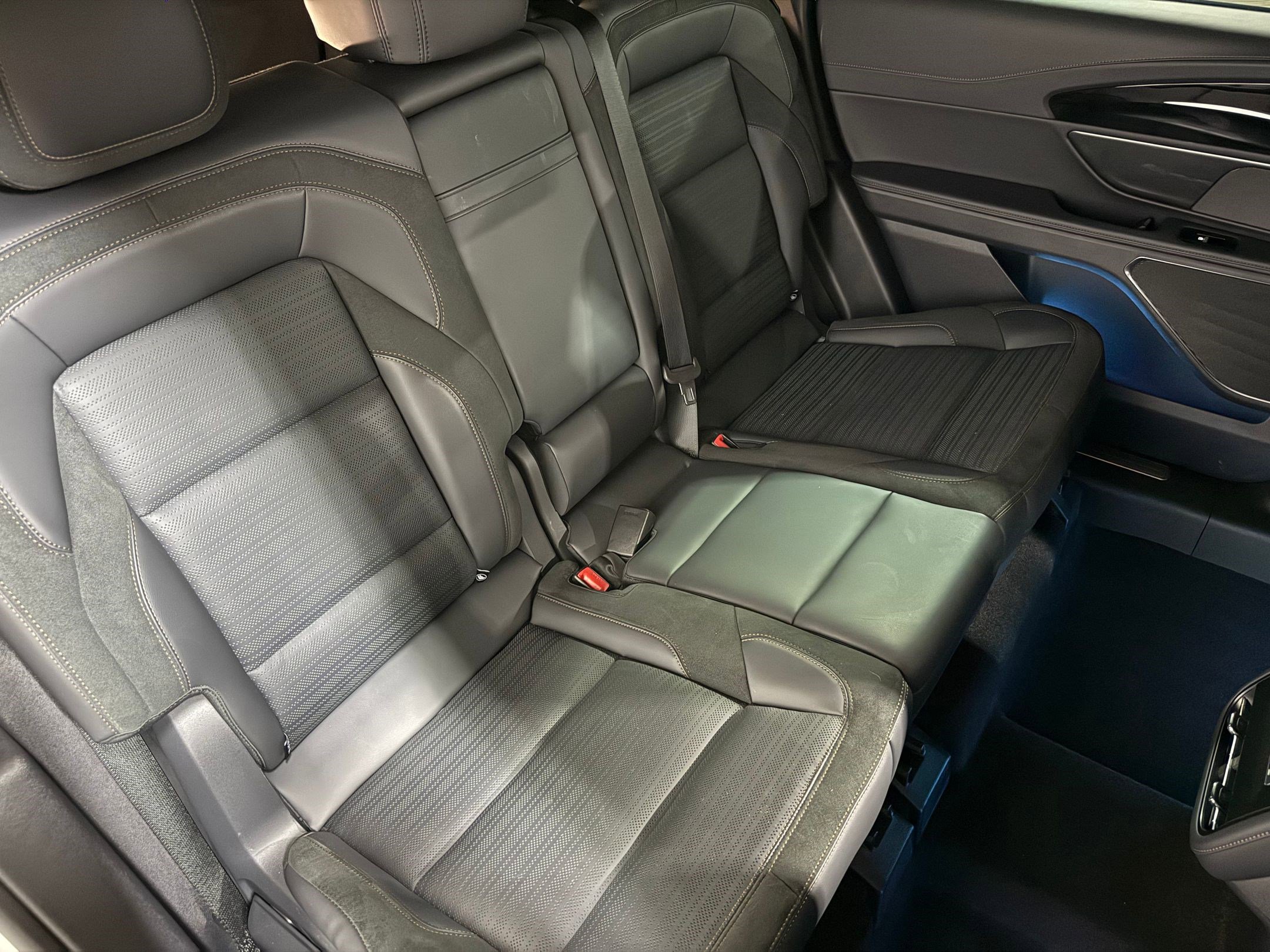 Used 2025 Lincoln Nautilus Reserve w/ Jet Appearance Package image 51