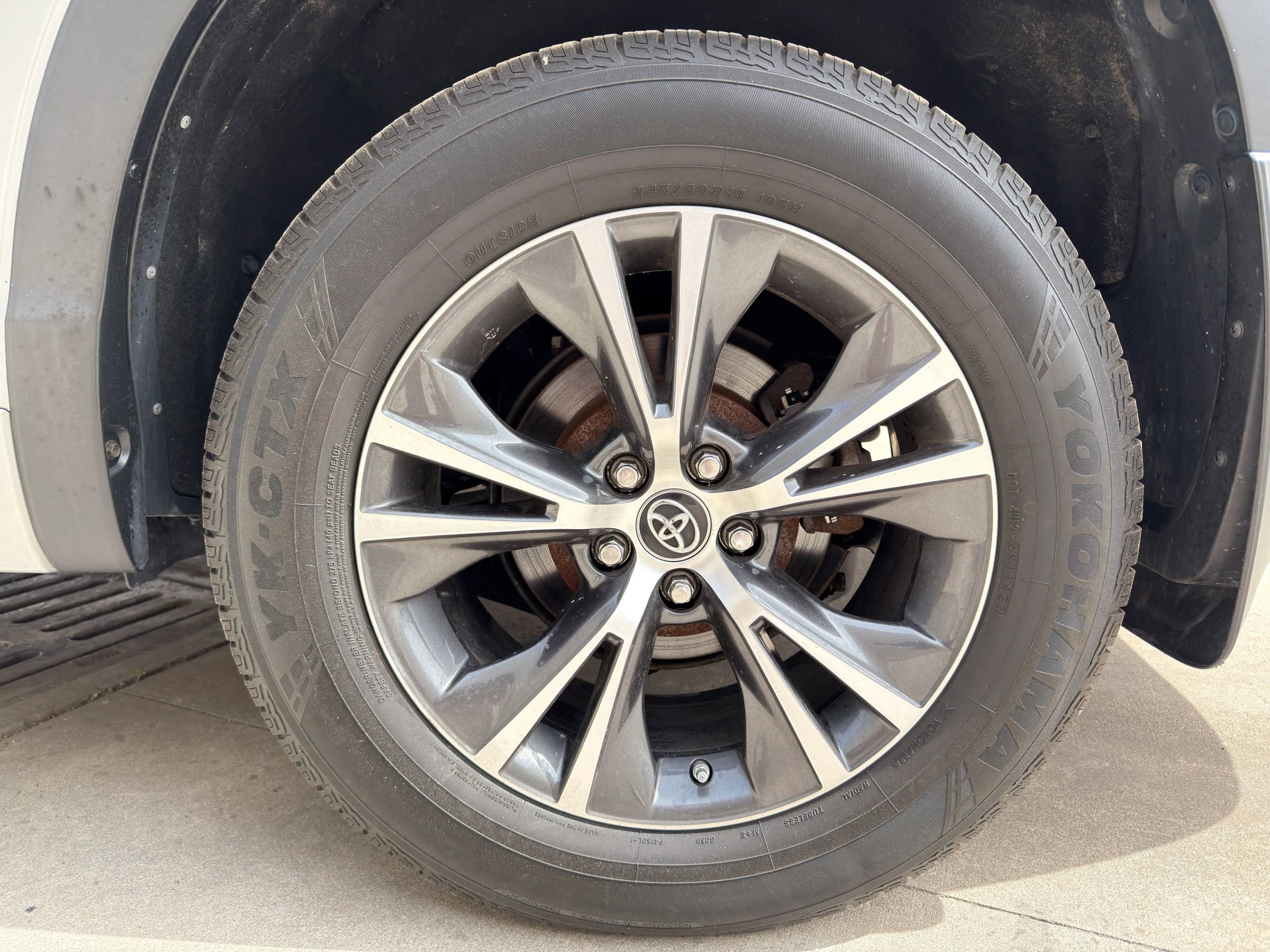 Used 2016 Toyota Highlander XLE image 30