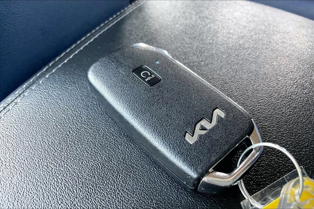 Used 2025 Kia Seltos S AWD/4WD image 12