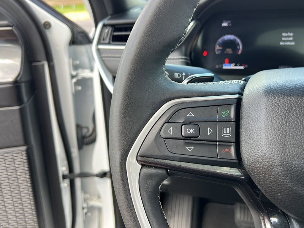 Used 2023 Jeep Grand Cherokee L Laredo image 33