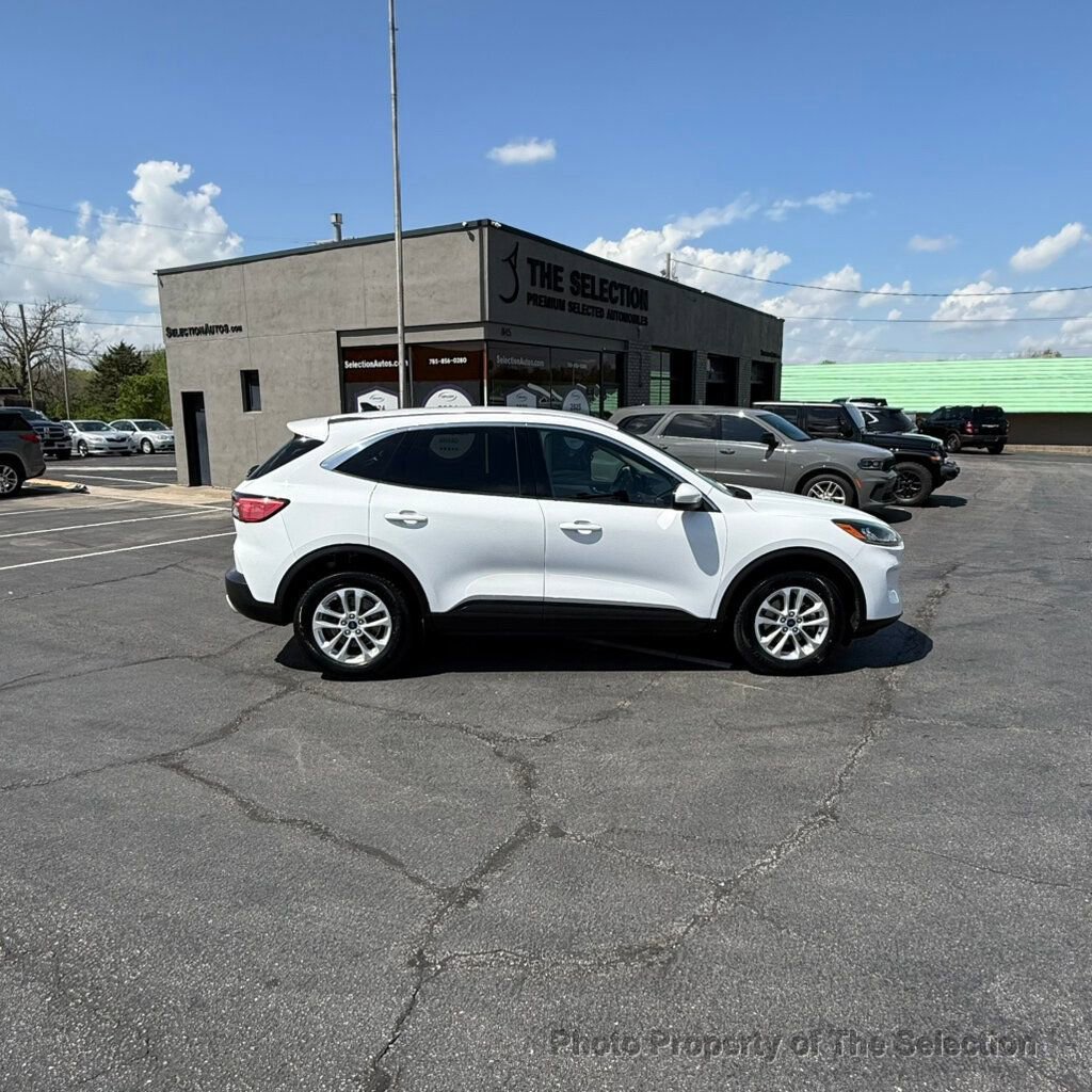Used 2020 Ford Escape SE image 19
