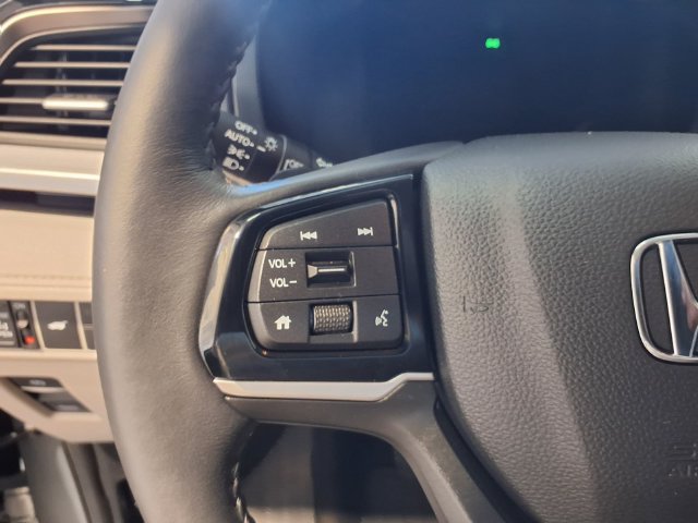 Certified 2025 Honda Odyssey Touring image 7