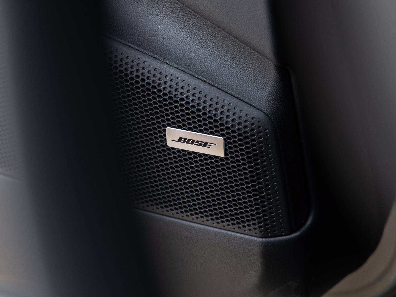Certified 2025 Porsche Macan Electric RWD image 24