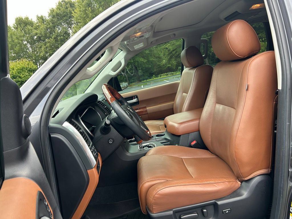 Used 2022 Toyota Sequoia Platinum AWD/4WD image 37
