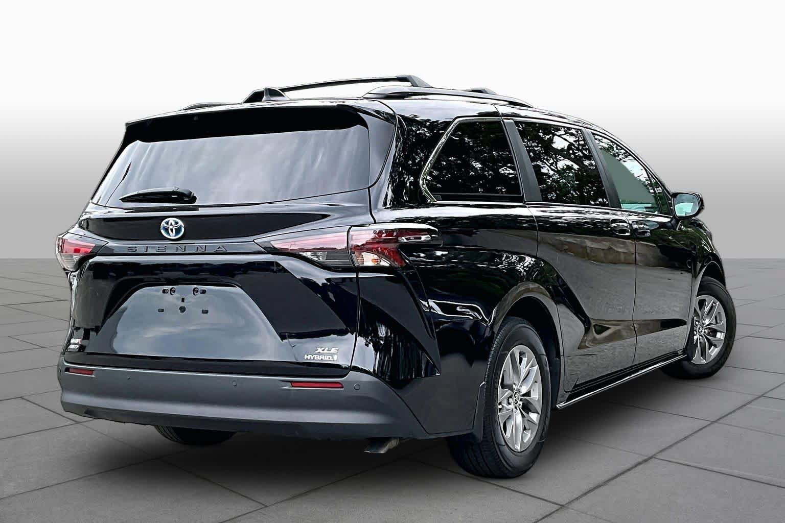 Certified 2023 Toyota Sienna XLE w/ XLE Plus Package AWD/4WD image 22