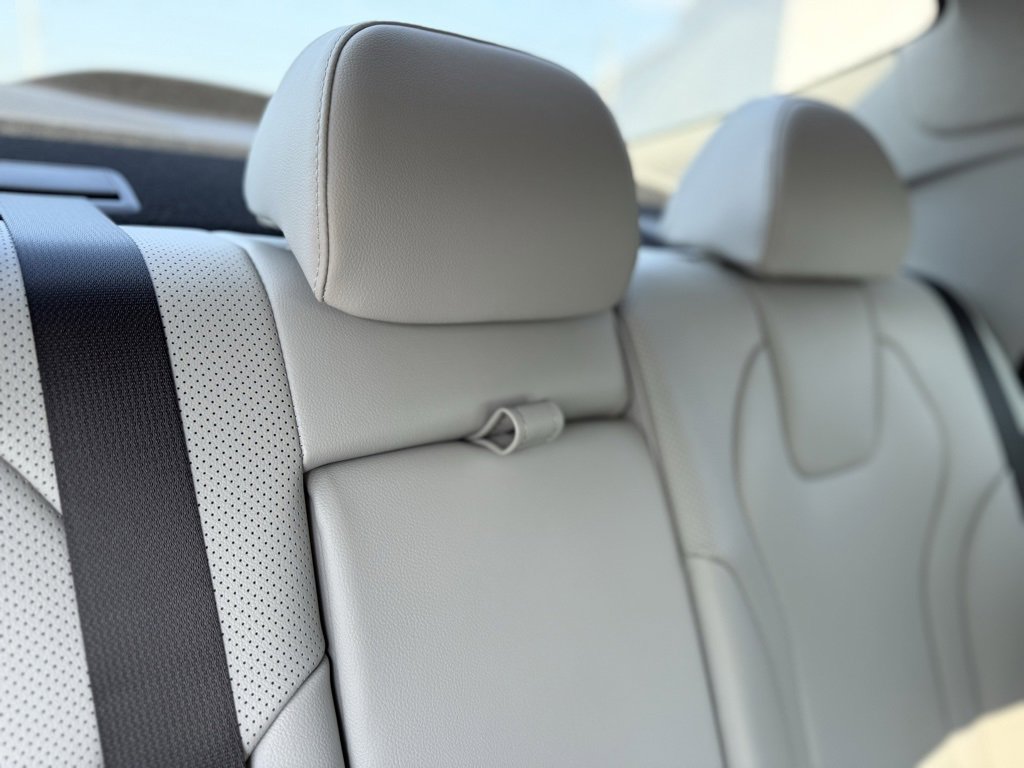 New 2025 Hyundai Elantra Limited image 15