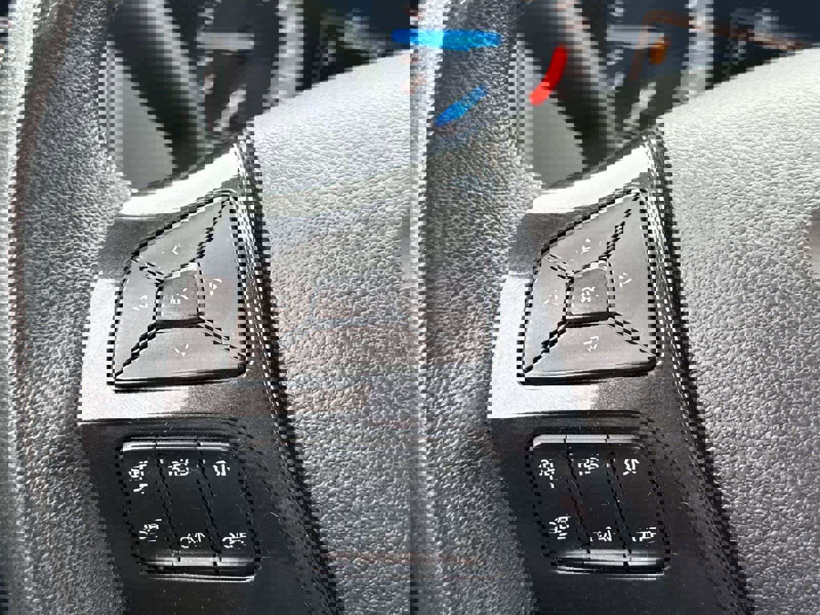 Used 2018 Ford Explorer XLT image 23