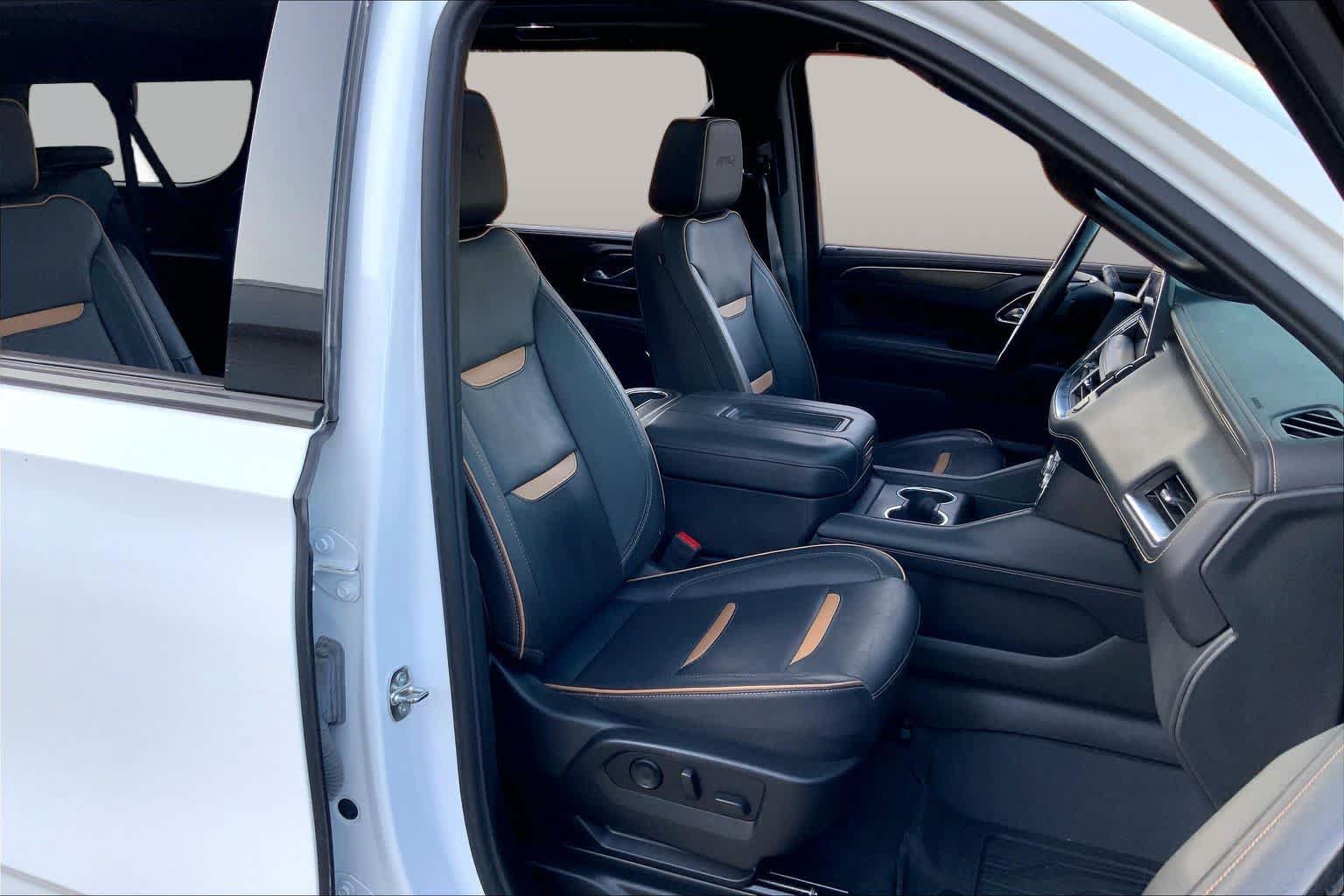 Used 2024 GMC Yukon XL AT4 w/ AT4 Premium Plus Package AWD/4WD image 17