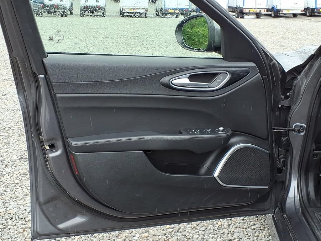 Used 2023 Alfa Romeo Giulia Sprint RWD image 18