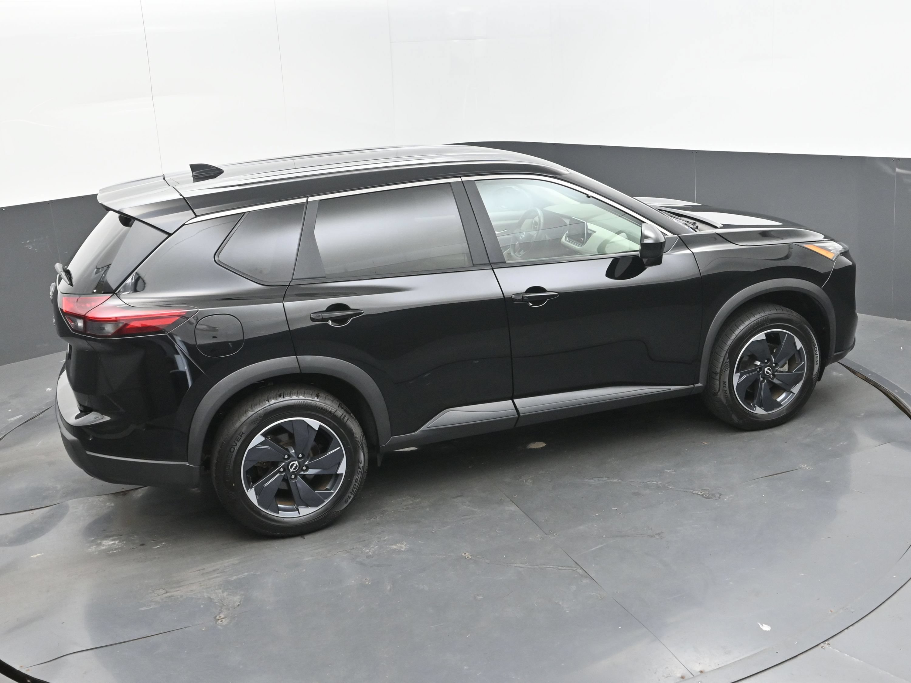 Used 2025 Nissan Rogue SV FWD image 34