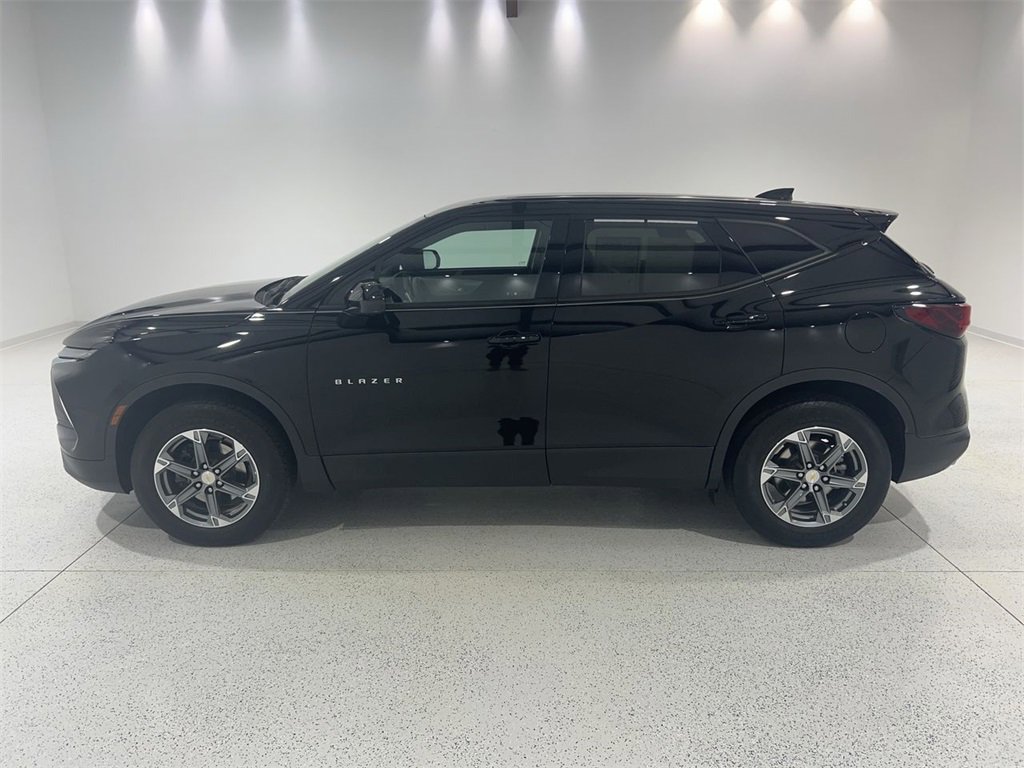 Used 2023 Chevrolet Blazer LT w/ Driver Confidence Package image 2