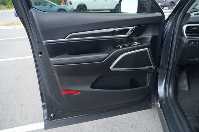 Used 2023 Kia Telluride S FWD image 14