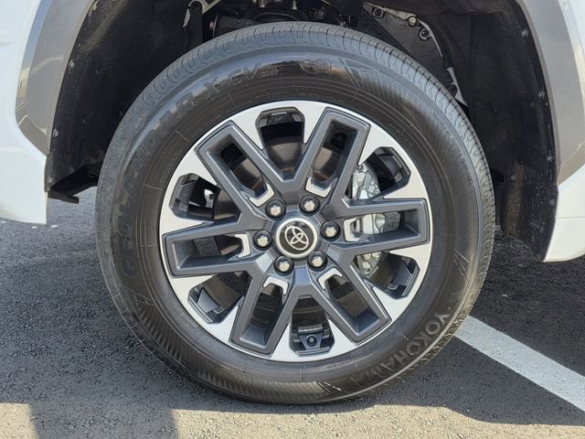 Used 2024 Toyota Tundra Limited w/ Power Package image 31