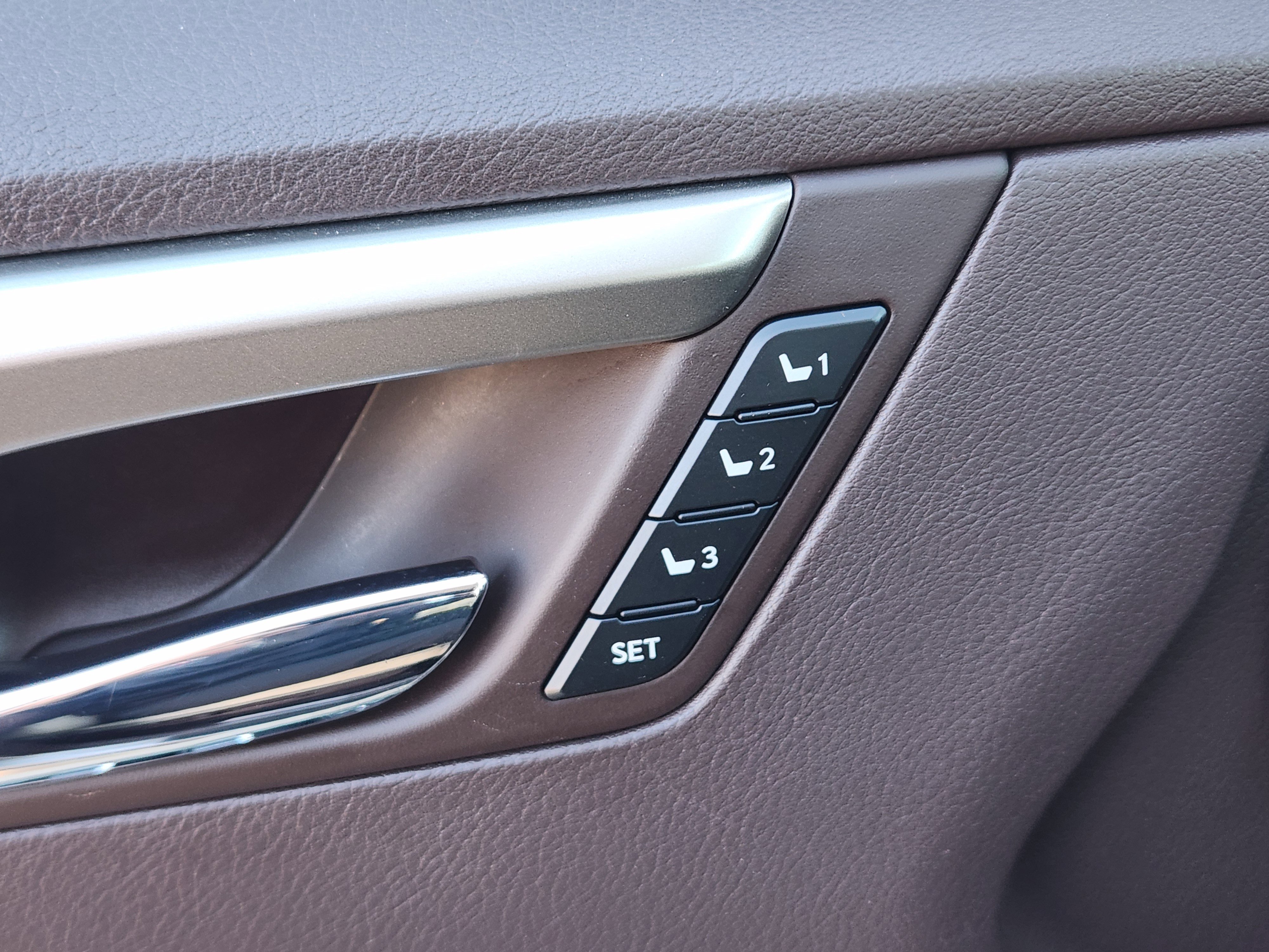 Used 2020 Lexus RX 350L FWD w/ Premium Package image 32