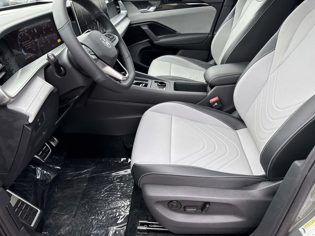 New 2026 Volkswagen Tiguan SE R-Line FWD image 14