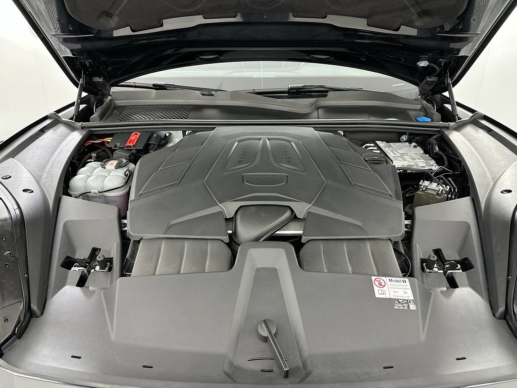 Certified 2024 Porsche Cayenne AWD/4WD image 32