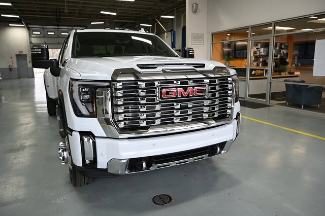 New 2026 GMC Sierra 3500 Denali w/ Denali Reserve Package image 3