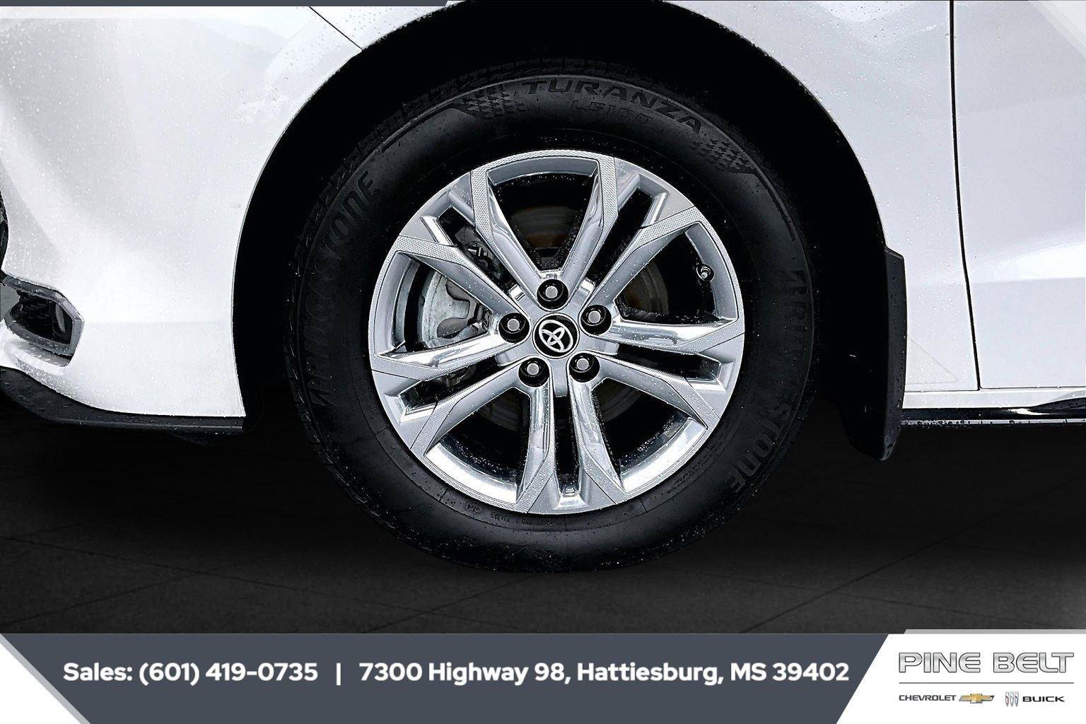 Used 2024 Toyota Sienna Platinum AWD/4WD image 7