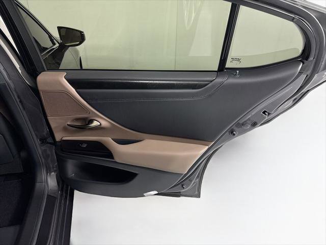 Certified 2023 Lexus ES 300h w/ Accessory Package (Z1) image 28