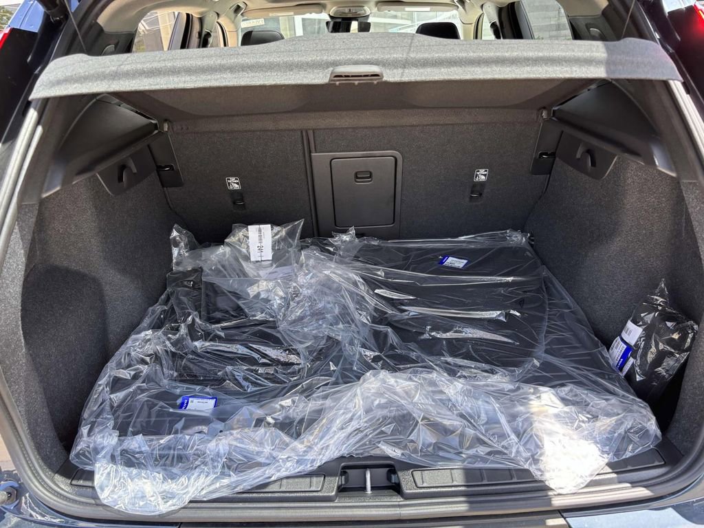 New 2026 Volvo XC40 B5 Core w/ Protection Package Premier image 9