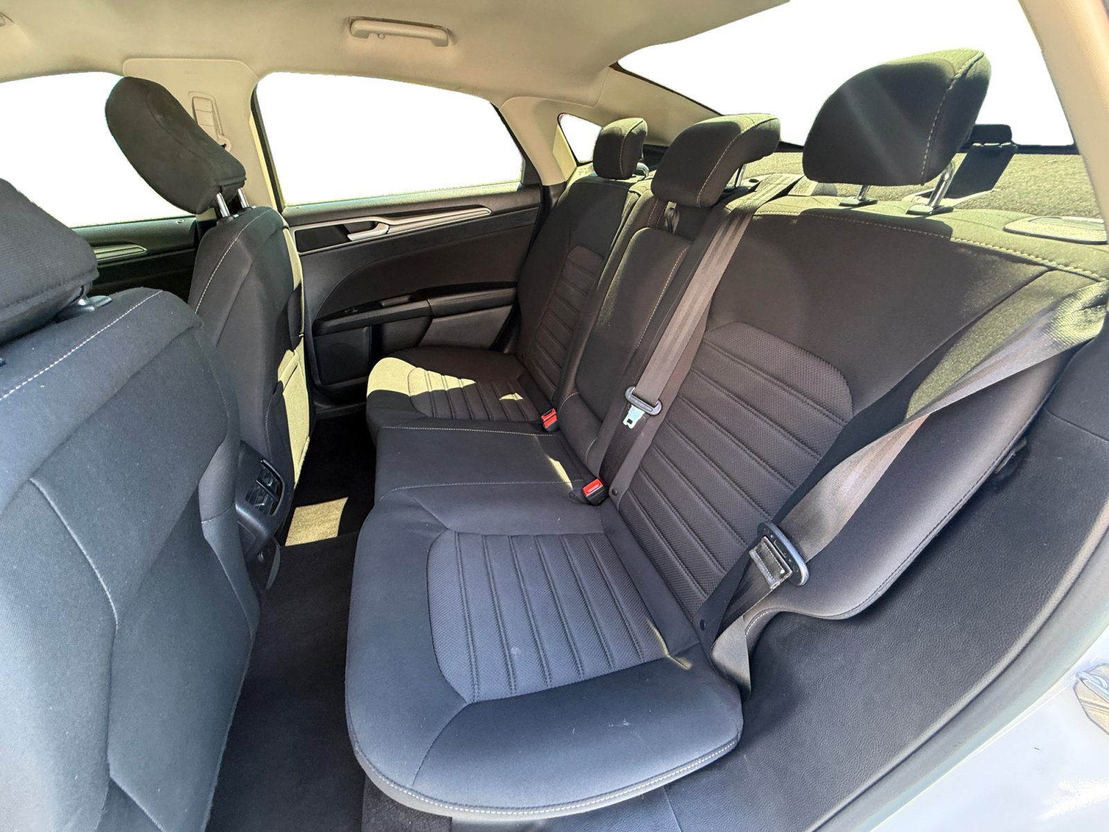 Used 2020 Ford Fusion SE FWD image 16