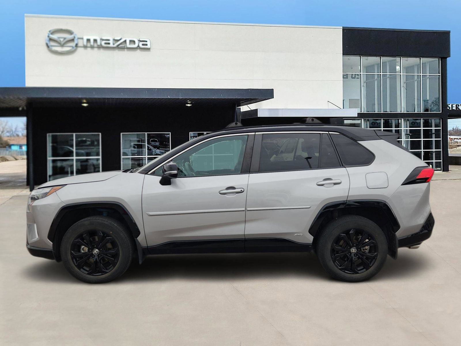Used 2023 Toyota RAV4 XSE AWD/4WD image 3