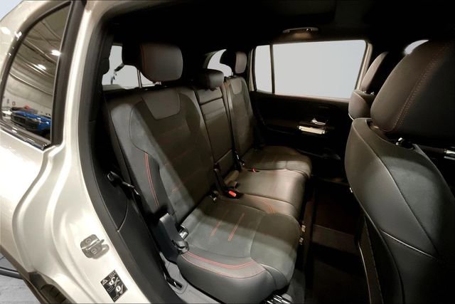 Used 2025 Mercedes-Benz EQB 300 4MATIC image 29