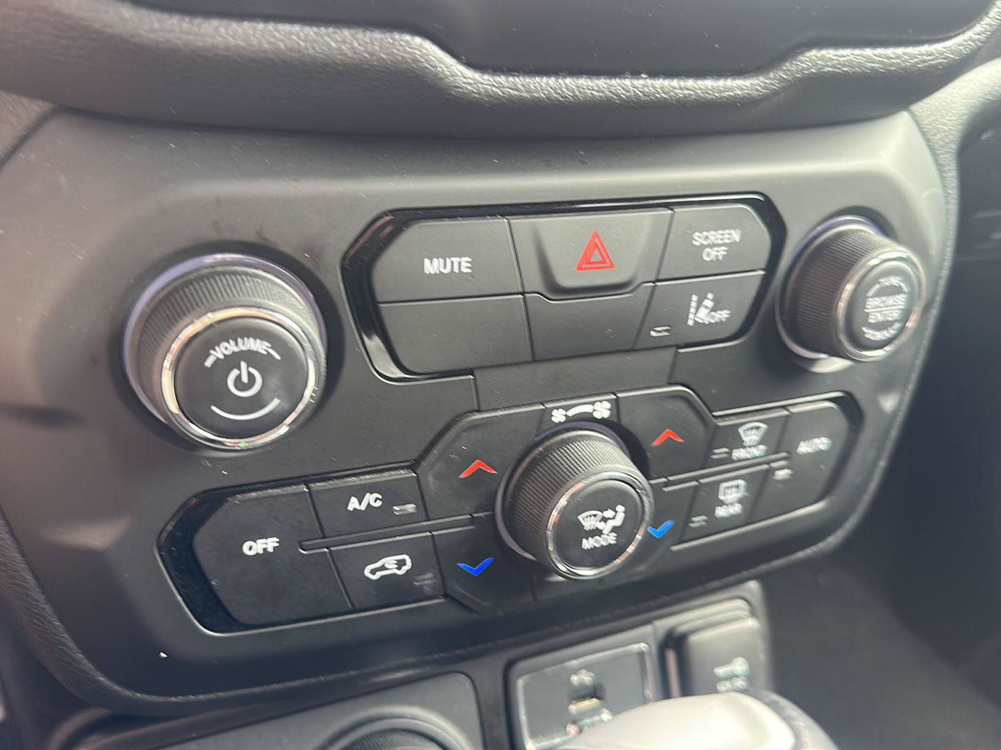 Used 2023 Jeep Renegade Trailhawk AWD/4WD image 17