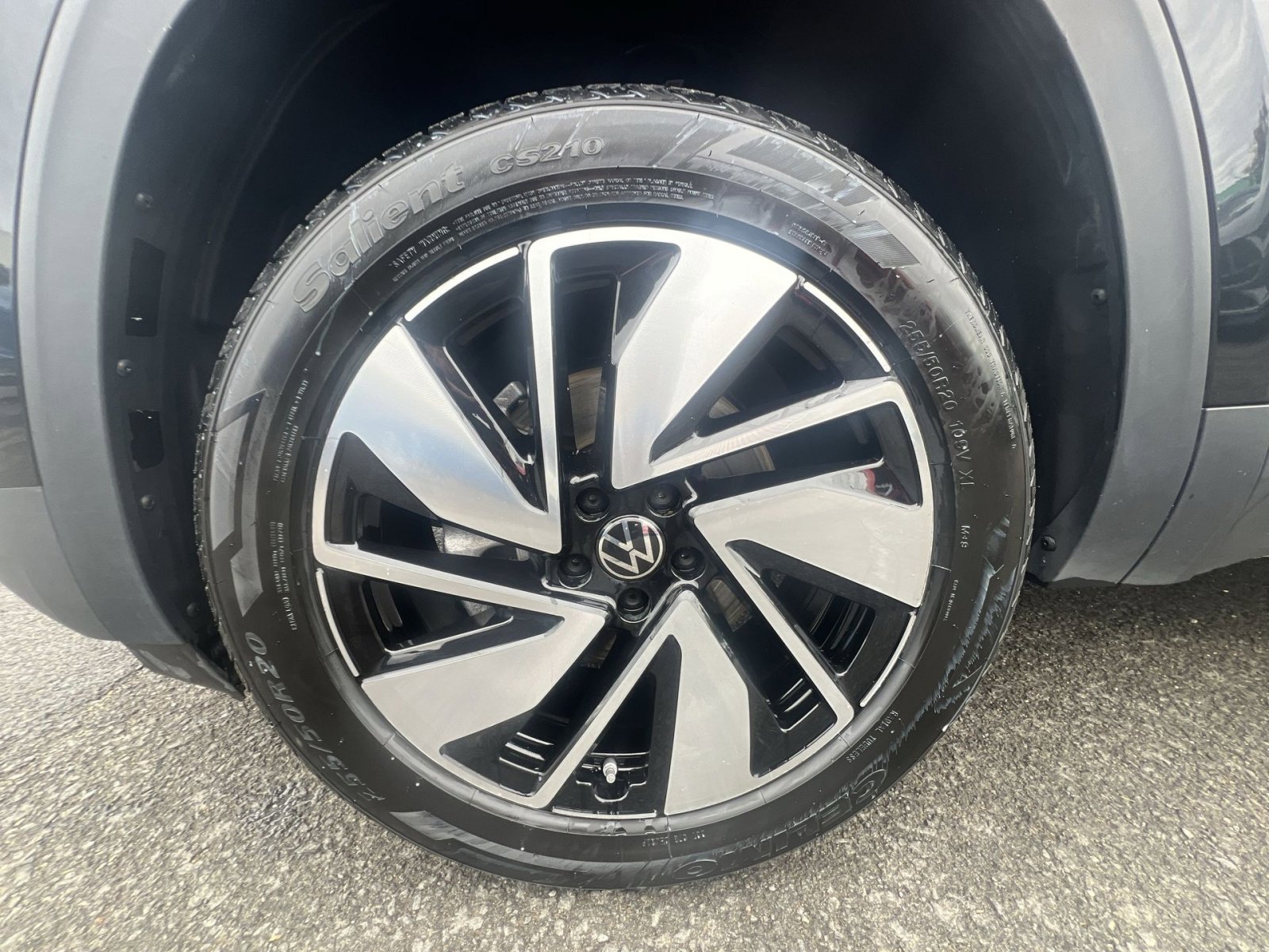Used 2025 Volkswagen Atlas SE FWD image 20
