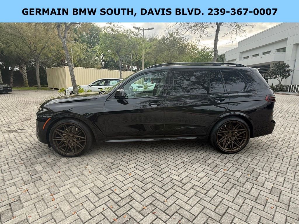 Used 2023 BMW X7 M60i image 3